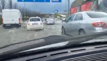 İzmir'i sağanak yağış bastı!