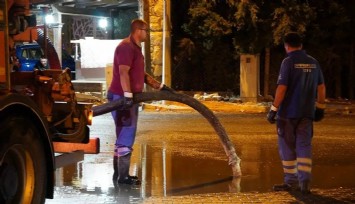 Alaçatı'daki altyapı taşmasına müdahale edildi  