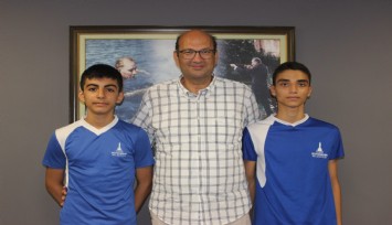 Alkışlar İzmir Büyükşehir Belediyesi Badminton Takımı sporcularına: Milli Takım’a seçildiler