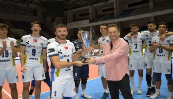 TSYD İzmir Voleybol Turnuvası'nı Arkas Spor kazandı