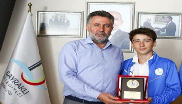 Bayraklı Belediyesinin sporcusu Milli Güreşçi Miraç Saraç, dünya şampiyonu oldu