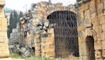 Ege’nin 2300 yıllık UNESCO Dünya Mirası Hierapolis’deki Hamam Bazilikası’nda yıkım tehlikesi