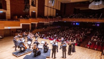 İzmir’de sanat rüzgarı: Dünyaca ünlü orkestra ilk kez kentteki sanatseverlerle buluştu