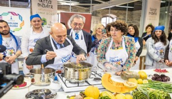 Başkan Soyer sağlıklı beslenmeye dikkat çekmek için mutfağa girdi