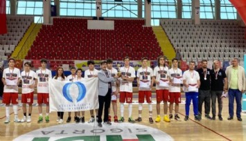 Alkışlar Oğuzhan Özkayalı basketbolculara