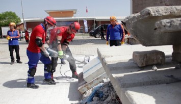 İzmir’de büyük tatbikat: 22 arama kurtarma ekibi sahadaydı