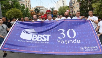 Bornova Belediyesi Şehir Tiyatrolarına karnaval gibi 30 yıl kutlaması