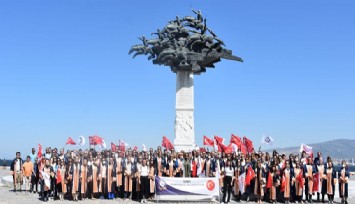 İzmir Demokrasi Üniversitesi’nden 'Demokrasi Yürüyüşü'