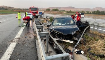 Otomobil refüje çarptı: Anne ve baba can verdi, çocuklar yaralı