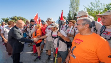 Zafer yolu kafilesi 100 yıl önceki gibi Kemalpaşa’da