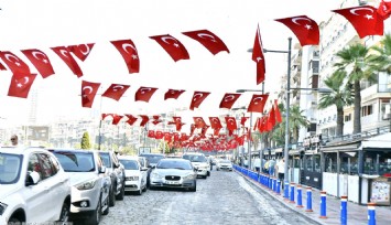 35 bin metrekare Türk bayraklarıyla donatıldı