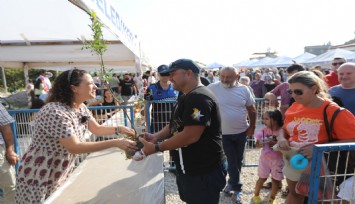 Efes Selçuk nar tanesi ile şenlendi: Üreticiye destek, ürünlere tanıtım