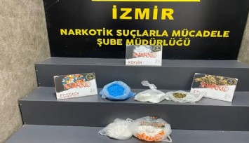 İzmir’de durdurulan araçtan 2 kiloya yakın kokain ele geçirildi