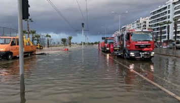 Başkan Soyer’den sel felaketiyle ilgili ilk açıklama: 1200 mesai arkadaşımız 250 iş makinesiyle çalışıyoruz