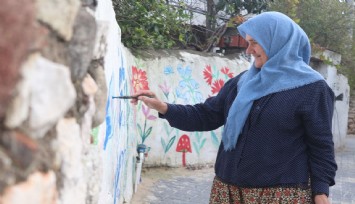 61 yaşındaki Nuran teyze resimleriyle köyünü dünyaya tanıttı, turistlerin ilgisini çekti