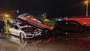 Ödemiş’te feci kaza: Araçlar üst üste çıktı