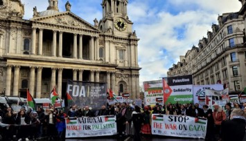 Londra’da on binlerce kişiden Filistin’e destek protestosu