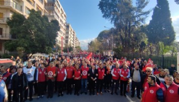 İşçiler, İzmir’de sokağa indi… Asgari ücret ‘yılda 4 kez belirlensin‘ çağrısı!