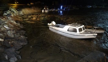 Çanakkale’de sağanak yağış hayatı felç etti: Kepez deresi taştı, yol trafiğe kapatıldı