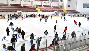 İzmirli kadınlar 2 Ocak’ta buz pistinde