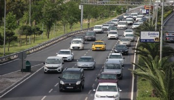 İzmir'de trafiğe kayıtlı araç sayısı yüzde 5,2 arttı