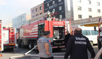 İzmir’de kozmetik mağazası deposunda yangın: Mahsur kalanlar var