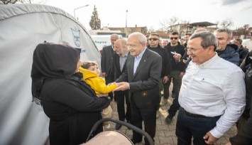 <strong>Kılıçdaroğlu’ndan Konak Belediyesi’nin çadır kentinde  demokrasi mesajı: Çağdaş ve güzel bir Türkiye’yi hep birlikte kuracağız</strong>