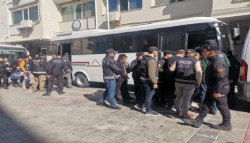 İzmir'de FETÖ operasyonu: 30 tutuklama