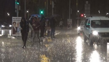 İzmir’i nisan ayında sağanak vurdu