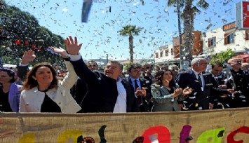 Alaçatı Ot Festivali’nde renkli kortej  