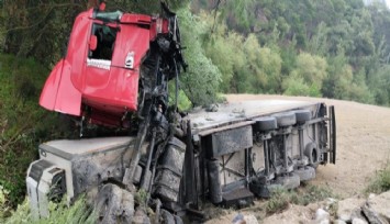 Tırın biçtiği otomobildeki ölü sayısı 4’e yükseldi