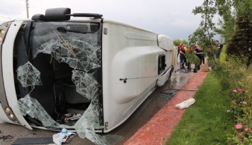 Afyonkarahisar'da jandarma personelini taşıyan araç devrildi: 5 yaralı