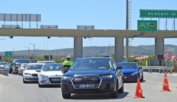 Çeşme’ye bayramda 217 bini aşkın araç giriş yaptı