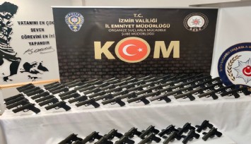 İzmir’de ruhsatsız silah deposuna baskın