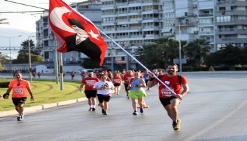 9 Eylül İzmir Yarı Maratonu’nda kurtuluş coşkusu