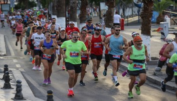 Bodrum Yarı Maratonu 2 bin 500 sporcunun katılımıyla koşuldu