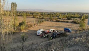 Afyonkarahisar'da yolcu otobüsü devrildi: 21 yaralı