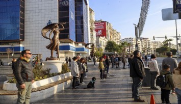 Karşıyaka’da hayat durdu; kalpler Atatürk için attı