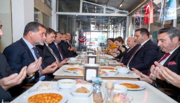 Başkan Tugay Atatürk için düzenlenen hayır yemeğine katıldı