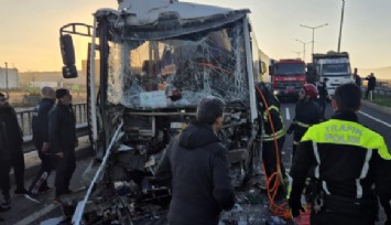 Manisa'da işçi servisi ile tır birbirine girdi: 22 kişi yaralandı