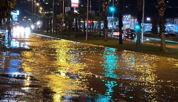 Kuşadası’nda sağanak yağış etkili oldu