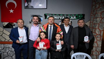 Bornova’da muhtarlardan Başkan Eşki’ye teşekkür plaketi