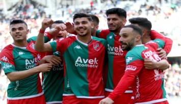 Karşıyaka adım adım zirveye : 3-0