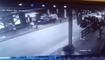 İzmir'de motosiklet yayaların arasına daldı: 3 yaralı