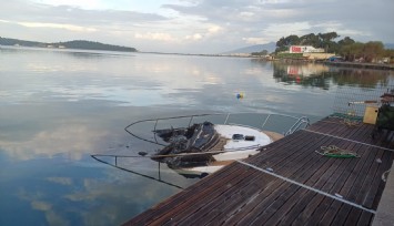 İzmir'de korku dolu anlar: Patlayan tekne alevler içinde kaldı