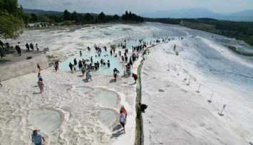 Ramazan Bayramı’nda turistler Pamukkale'ye akın etti