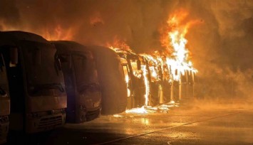 Servis otoparkında yangın: 15 araç yandı