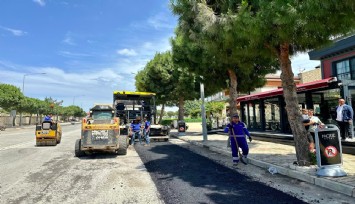 Çeşme Belediyesi, yol çalışmalarına devam ediyor