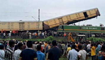 Hindistan'da facia tren kazası