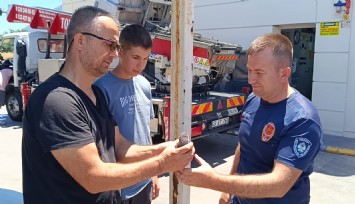 Manisa'da hayvan dostu olarak tanınan Hamdi Öklü hayatta kalma mücadelesi veren hayvan ve kuşlara sahip çıkıyor